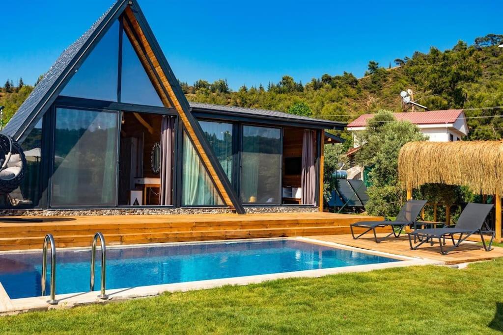 Villa Zeytin Havuzlu Jakuzili Fethiye Luaran gambar